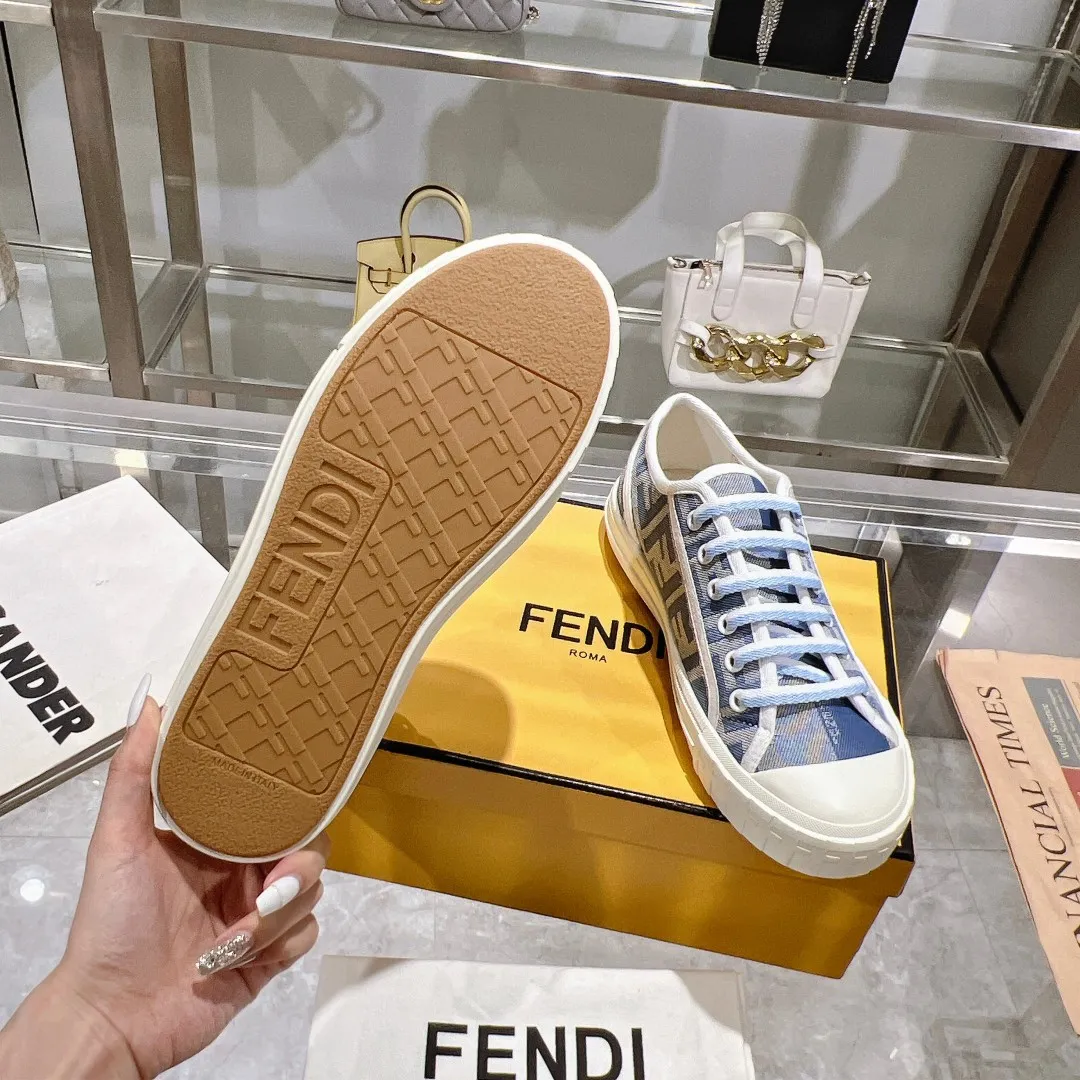 Couple style 💰460❤️Fendi Fendi's latest couple canvas shoes ❑ Fabric: Original customized imported jacquard canvas material ❑ Inner lining: Imported canvas material ❑ Sole: Original molded non-slip TPU outsole ❑ Bottom thickness: 2.5cm ❑ Size: Women's 35-40/Men's 39-45